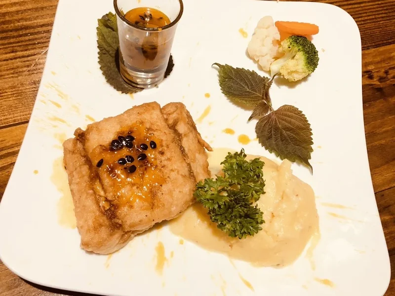 Home Saigon Restaurant & Bar