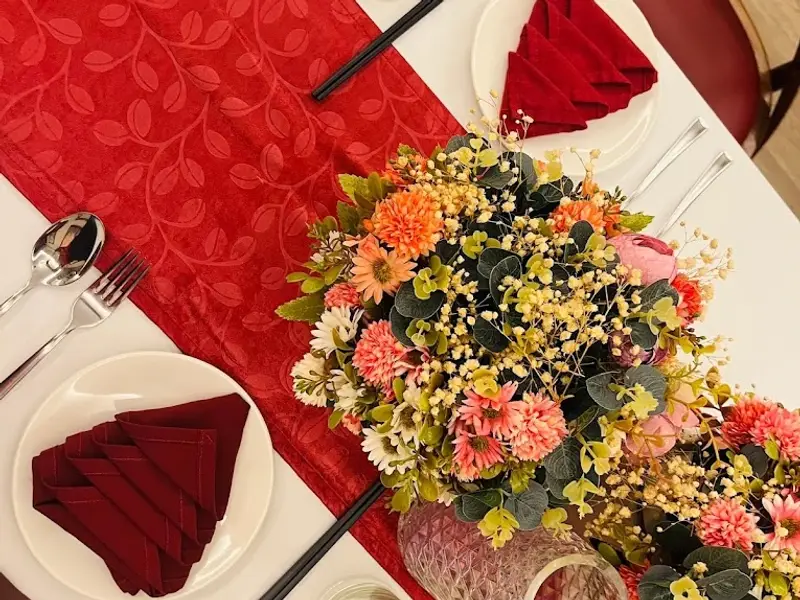 Nhà Hàng Maison Mận-Đỏ