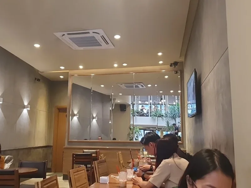 Highlands Coffee Nguyễn Thái Học