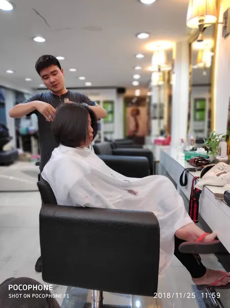 Salon Ba Vũ