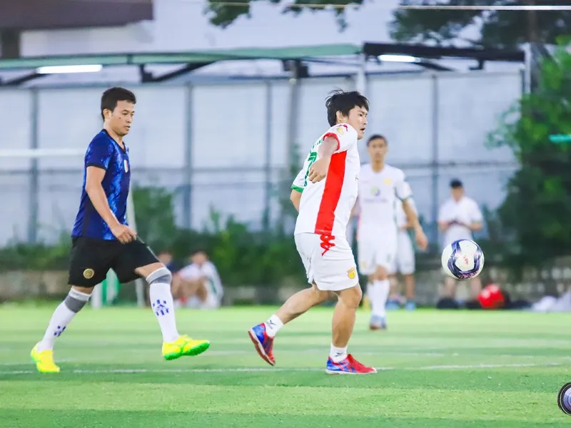 Sân bóng đá Quốc Hưng