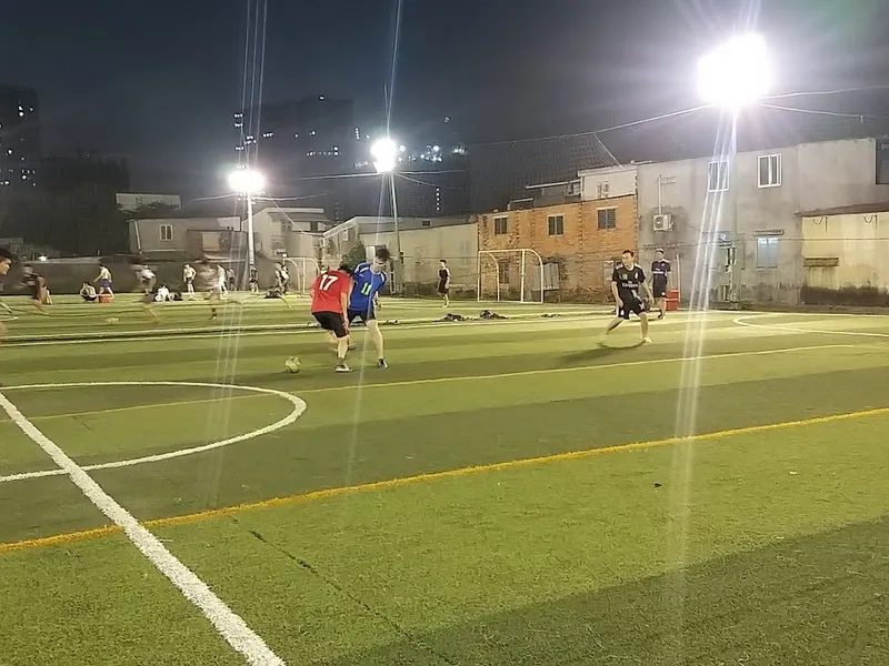 Sân bóng đá Hiếu Hoàng Long