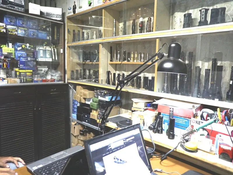 Đèn Pin Siêu Sáng HCM