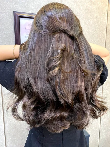 Hair Salon Lê Hưng - số 2 Trần Nhật Duật - phường Tân Định - Quận 1