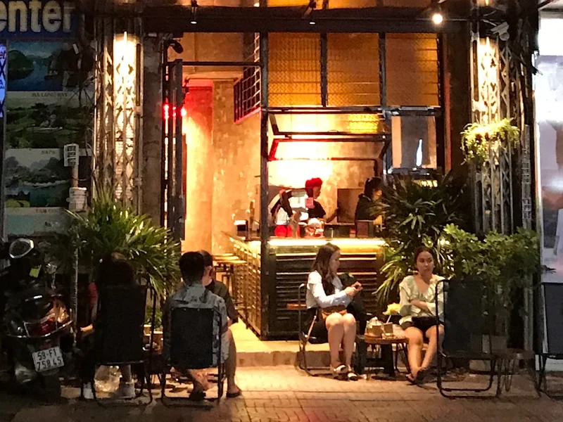 Local Saigon Cafe - Bến Thành