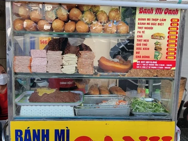 Bánh Mì Oanh
