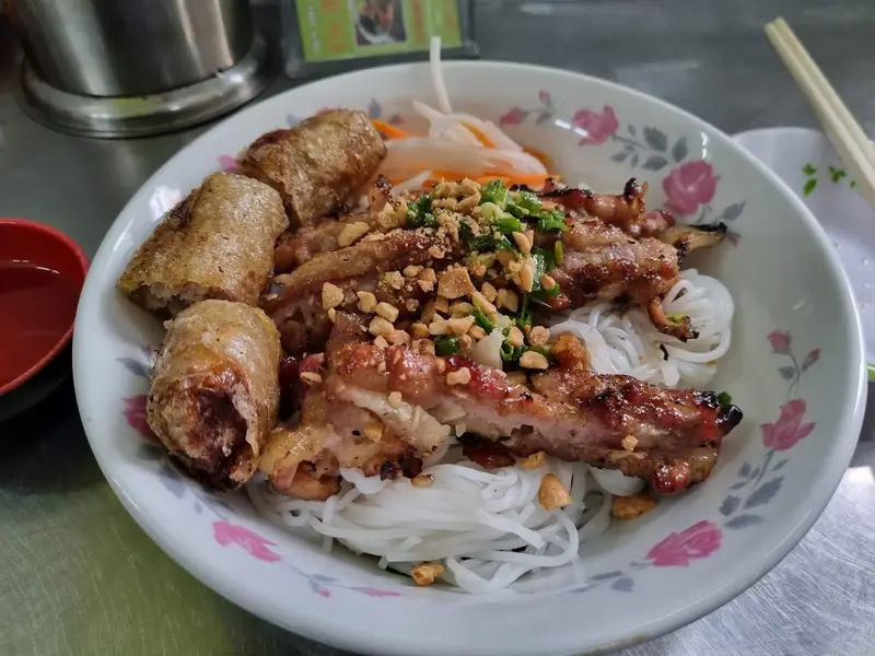 Bún Thịt Nướng Chị Tuyền
