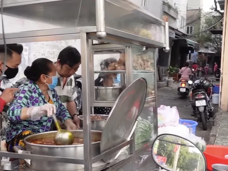 Bún Bò Huế Gân Cô Hà