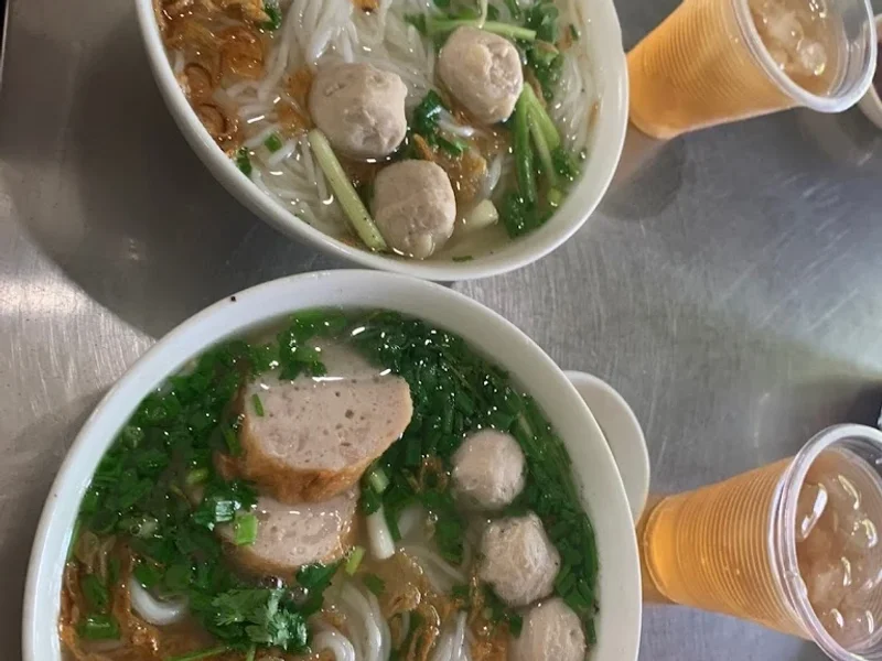 Bún mọc Hồng