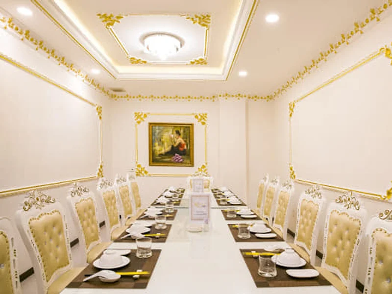 Nhà Hàng Hoàng Gia