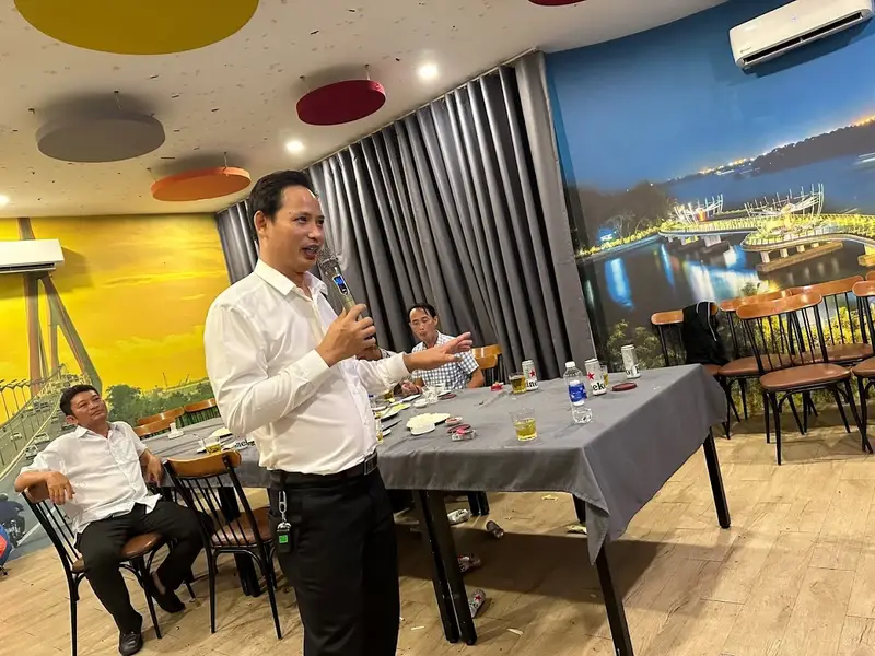 Nhà Hàng Quê Việt