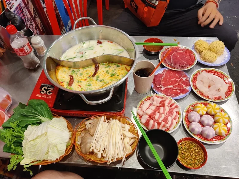 A FAT HOT POT