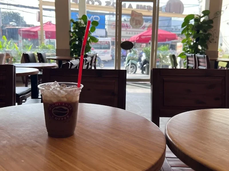 Highlands Coffee 33 Lê Văn Khương D12