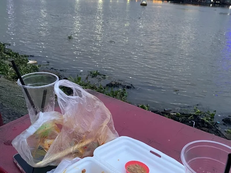 Quán cafe view sông