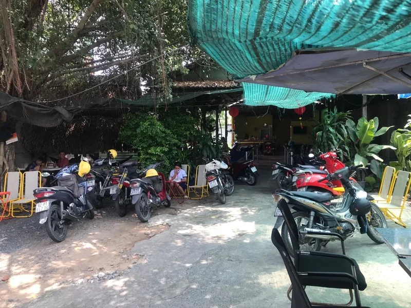 Cà Phê Phin Nhà Mỳ - Võng Sân vườn