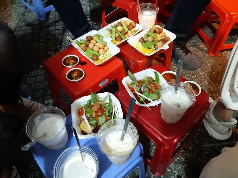 Chè Bưởi & Tàu hủ đá Ngô Quyền