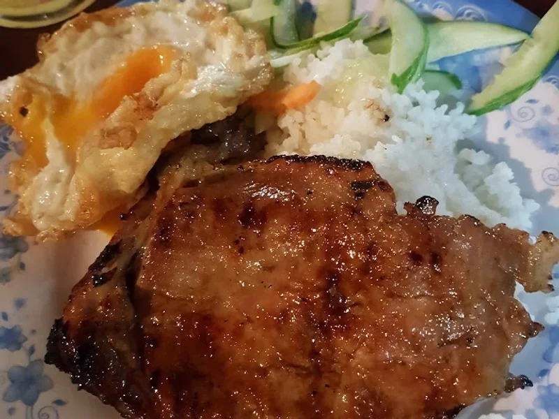 Cơm tấm đêm Nguyễn Trãi