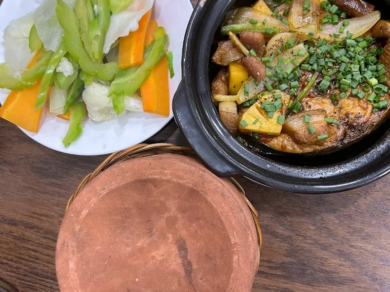 Cơm Niêu Bình Phú - Chi Nhánh 1