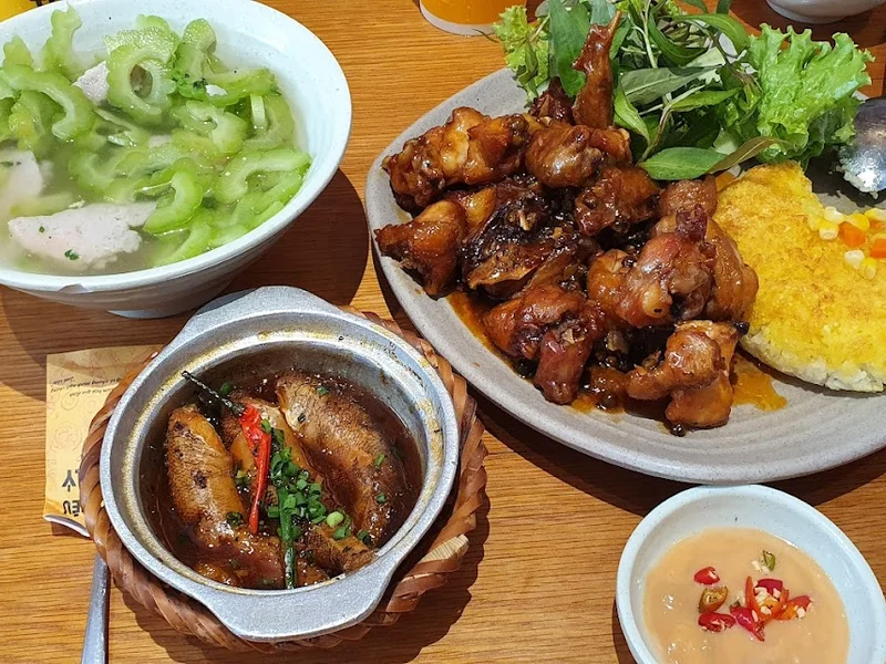 Cơm niêu Thiên Lý