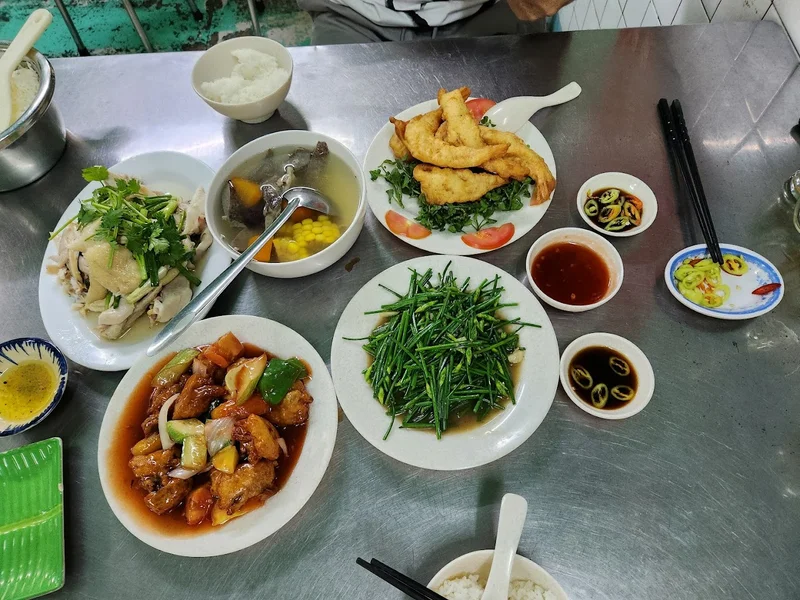 Tiệm Cơm Truyền Ký