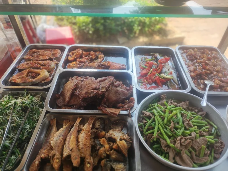 Cơm tấm - cơm trưa Tư Khiêm