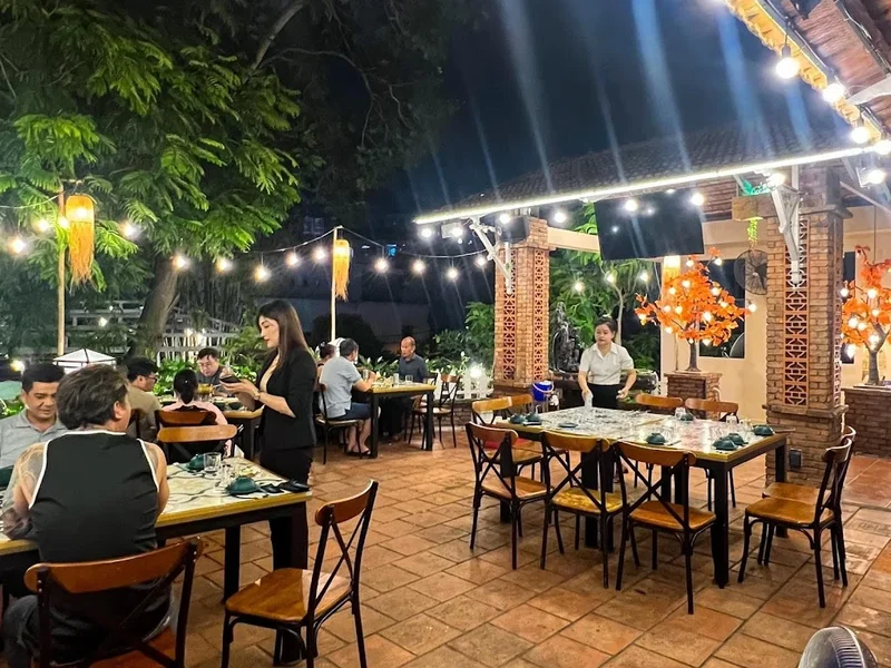 Nhà Hàng Sân Vườn 360