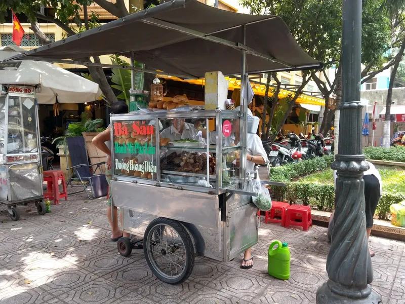 Bánh Mì Phá Lấu Bà Sáu - Hoàng Diệu