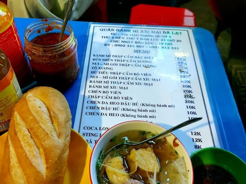 Bánh mì xíu mại Đà Lạt