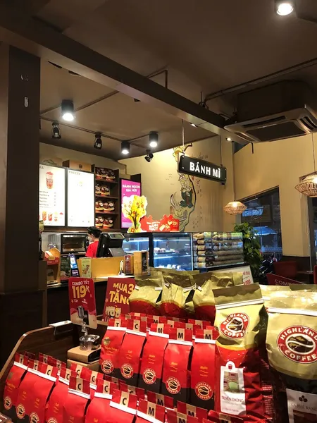 Highlands Coffee Tạ Uyên