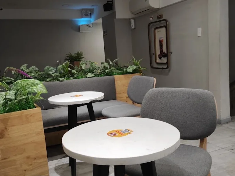 Trà sữa ToCoToCo Lê Quốc Hưng