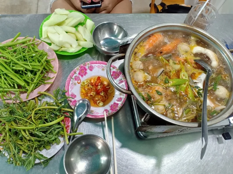 Quán Lẩu cô Xuyến ( lẩu cá Cường)