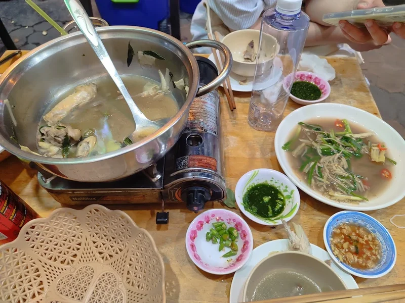 Lẩu Gà Lá É Phú Yên MT