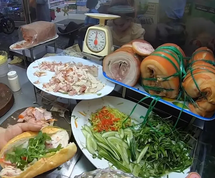 Bánh Mì Chị Hồng