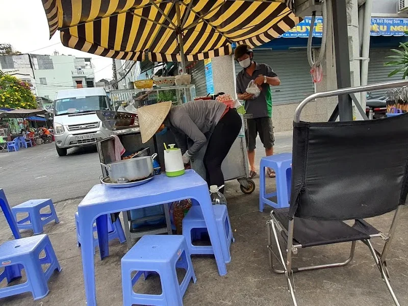 Nem Nướng & Bún Thịt Nướng 243 Tôn Đản