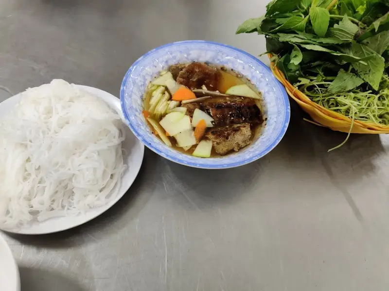 BÚN CHẢ HỒ GƯƠM