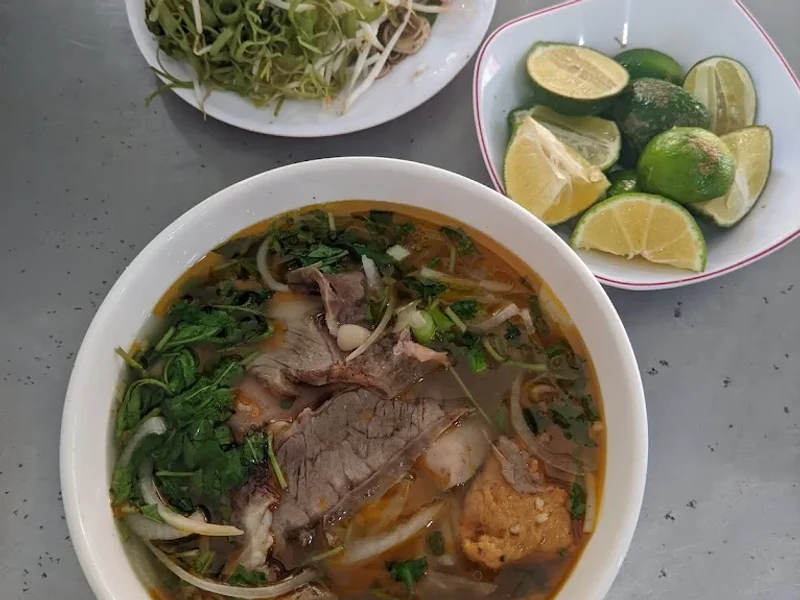 Bún Bò O Tú