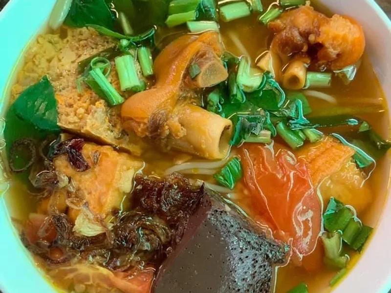Bún riêu tôm Cô Bé