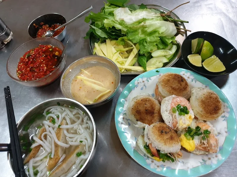 Quán Ăn Tháp Chàm Bánh Căn