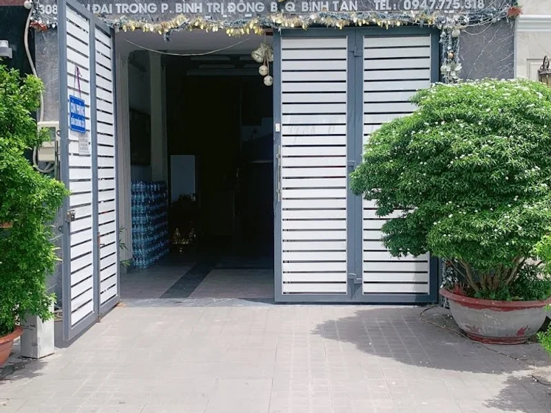 Khách Sạn Tên Lửa, Bình Tân - Uyên Ương