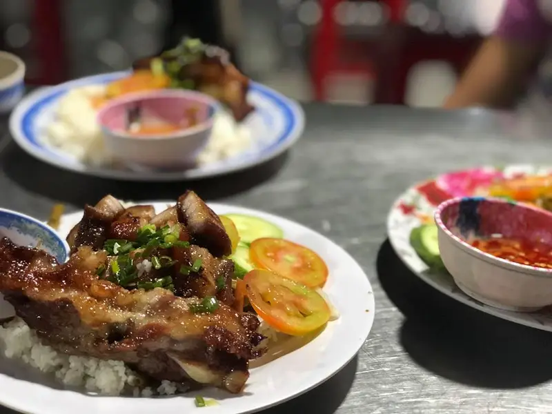 Quán Cơm Tấm Đêm Hồng Nhung