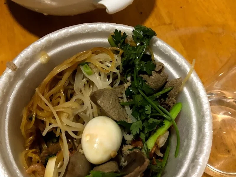 Quán Hủ Tiếu Liến Húa