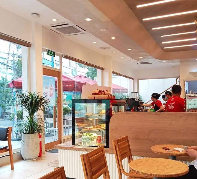 Highlands Coffee Tạ Quang Bửu