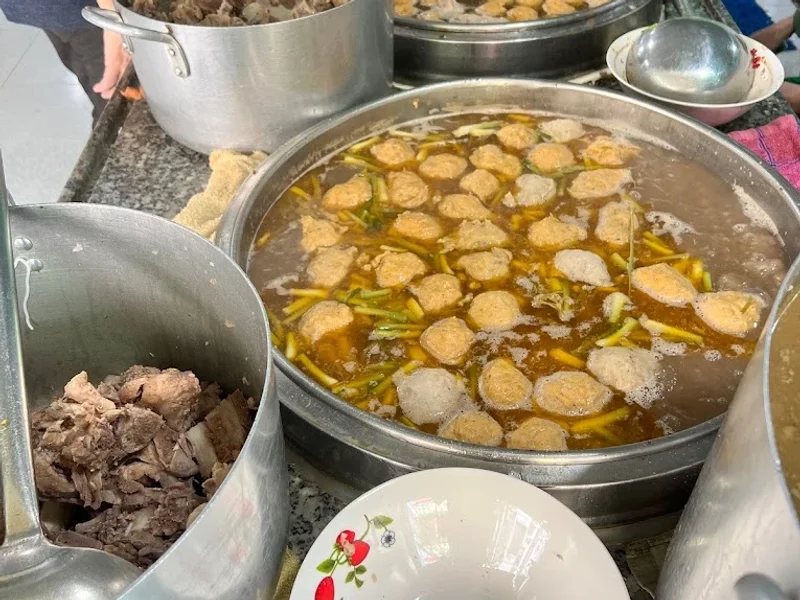 Bún Huế Tạ Quang Bửu - Bún Giò Heo Chả Cua