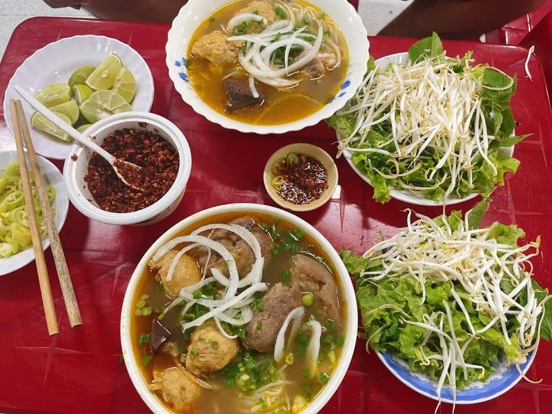Bún Huế Tạ Quang Bửu - Bún Giò Heo Chả Cua