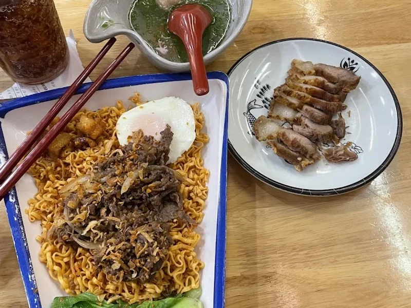 Mì Trộn Tóp Mỡ Trứng Lòng Đào Shasa