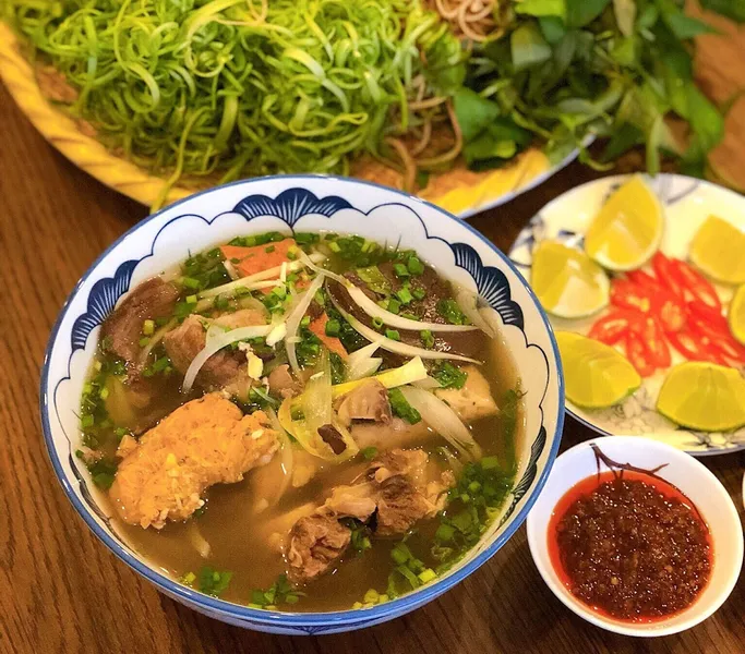 Bún Bò Mụ Quyện