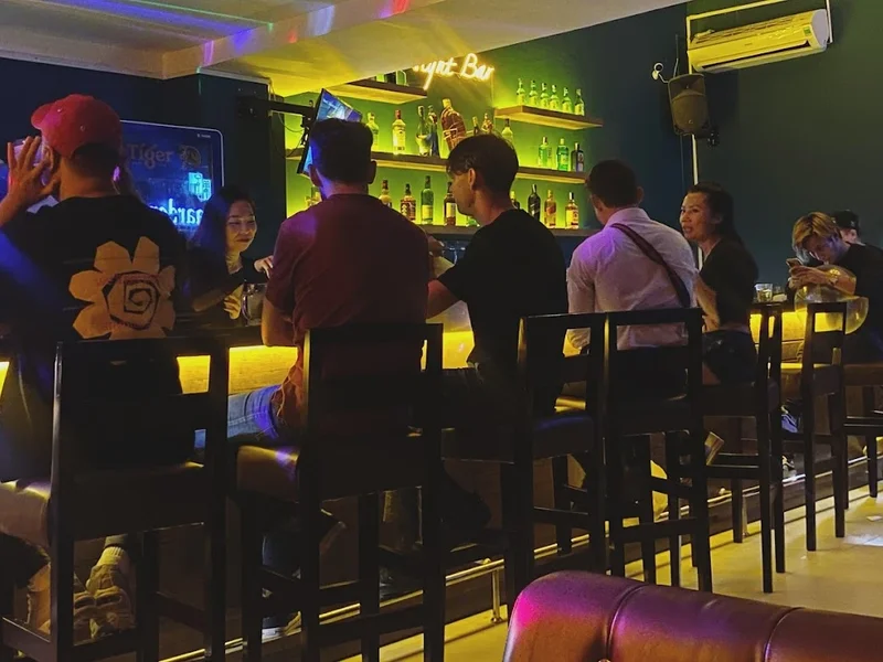 NIGHT BAR