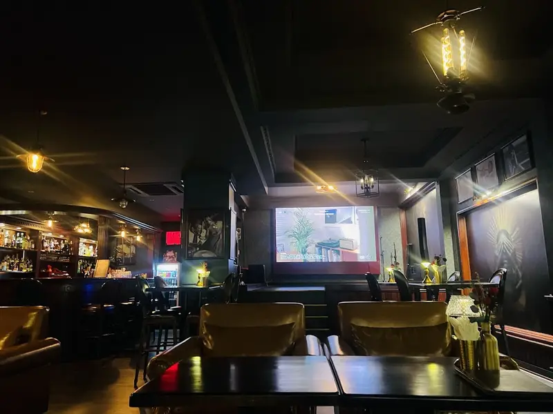 El Baron - Whiskey & Cigar Lounge