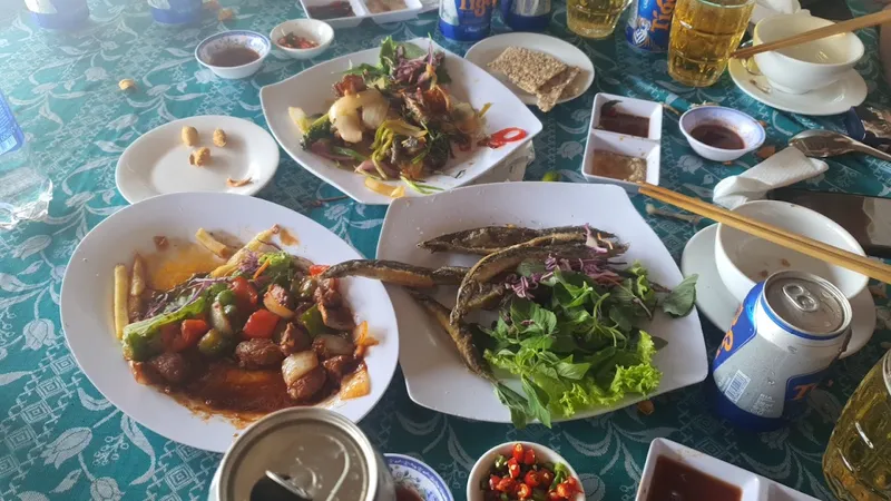 Quán ăn gia đình Sông Quê 1
