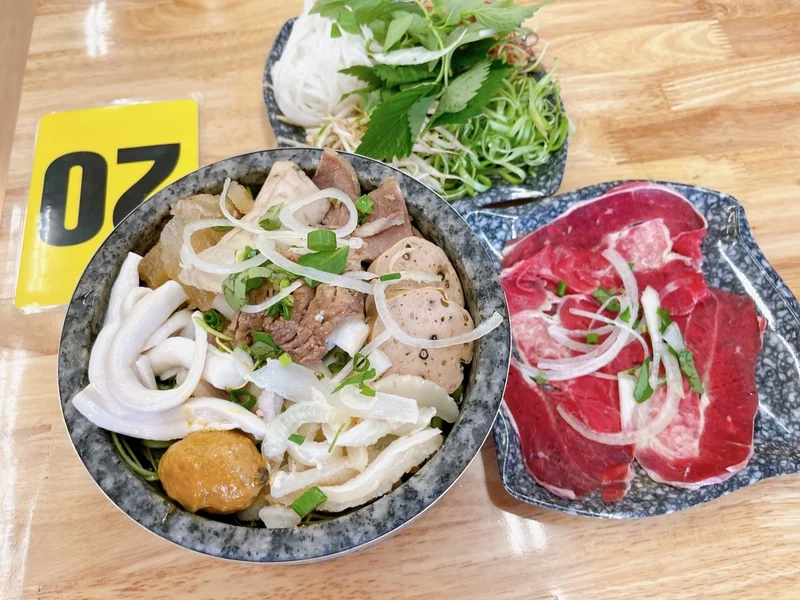 Bún Bò Thố Đá Bếp Hoàng
